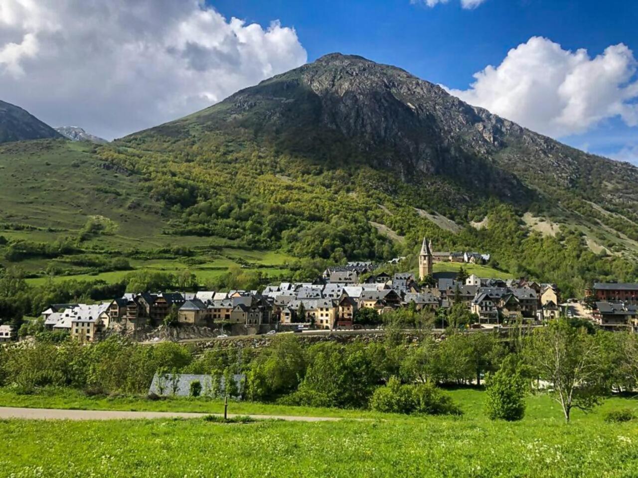 Espacioso Apartamento Con Jardin En Salardu Naut Aran Esterno foto