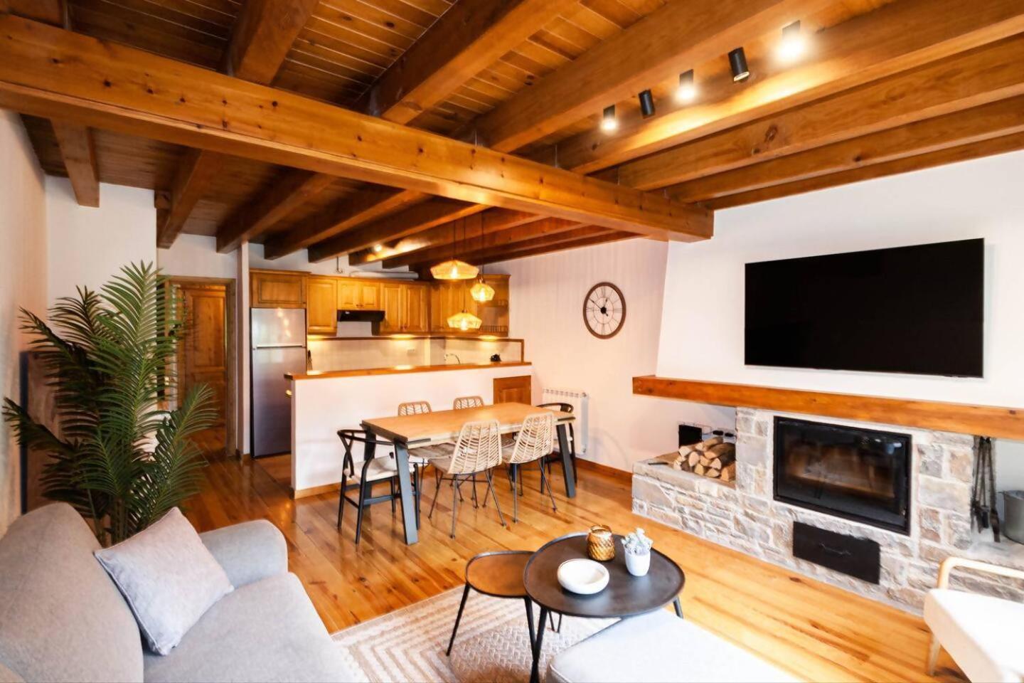 Espacioso Apartamento Con Jardin En Salardu Naut Aran Esterno foto